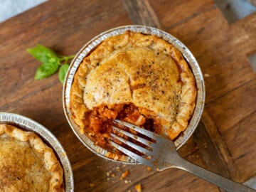 Grab Some RAGÚ And Try My Chicken Cacciatore Pot Pie – The Perfect Meal For Your Busy Weeknight