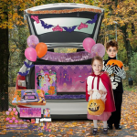 200-Piece Halloween Trunk or Treat Kit $8.83 (Reg. $15.98) | Spider-Man, Batman or Disney Princess!