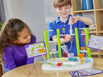 Thames & Kosmos Ooze Labs Chemistry Station Science Experiment Kit