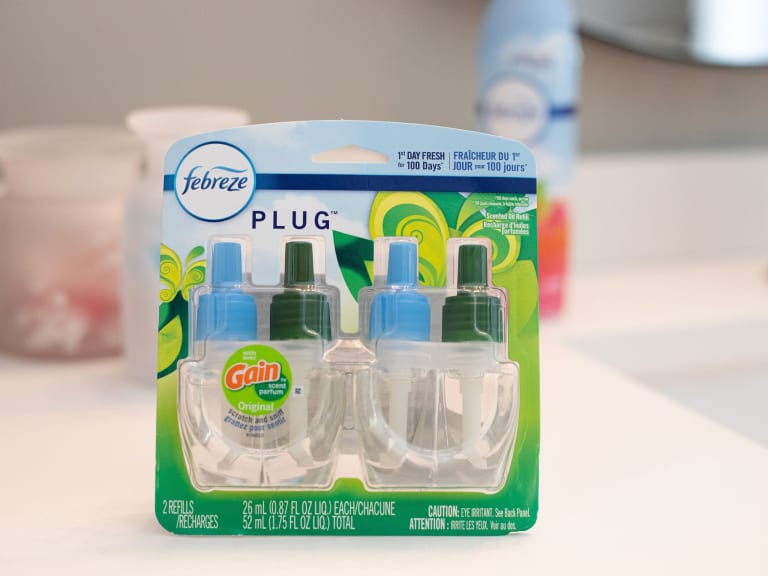 Febreze Scented Oil Refills 2-Pack Just $4.49 At Publix (Regular Price $9.49)