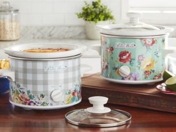 Set of 2 The Pioneer Woman Sweet Romance 1.5-Quart Slow Cookers $15 (Reg. $39.95) | $7.50 each!