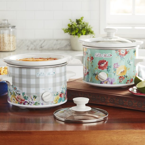 Set of 2 The Pioneer Woman Sweet Romance 1.5-Quart Slow Cookers $15 (Reg. $39.95) | $7.50 each!