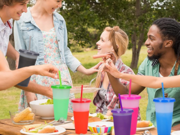 7-Pack Color Changing Cups with Lids & Straws $12.99 (Reg. $26) | $1.86/cup