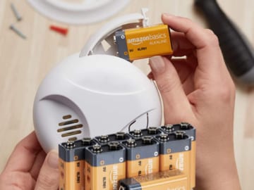 8 Pack 9 Volt AmazonBasics Everyday Alkaline Batteries as low as $10.19 Shipped Free (Reg. $12) – 131K+ FAB Ratings! $1.27 per battery