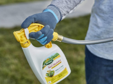 Scotts Liquid Turf Builder with Plus 2 Weed and Feed attaches to hose! $10.69 (Reg. $20.99) – FAB Ratings! | Covers up to 6,000 sq. ft.