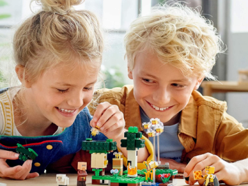 238-Piece LEGO Minecraft The Bee Farm Set $16 (Reg. $20) – 5K+ FAB Ratings!