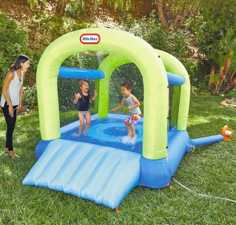 Little Tikes Splash n’ Spray Outdoor Indoor 2-in-1 Inflatable Bounce House only $99 shipped (Reg. $200!)