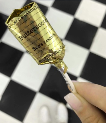 See’s Candies: Free Lollypop on July 20, 2022!