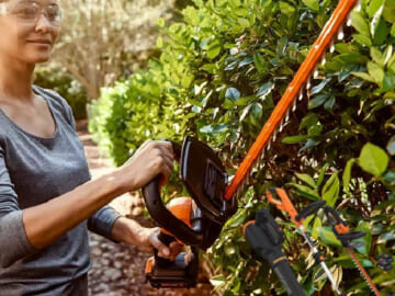 Worx 20V Power Share 3PC Cordless Combo Kit $99.91 (Reg. $196) – Blower, Trimmer, and Hedge Trimmer