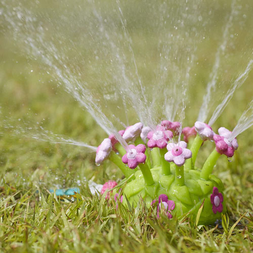 Melissa & Doug Sunny Patch Pretty Petals Flower Sprinkler Toy $9.50 (Reg. $24.99) – FAB Ratings! With Hose Attachment