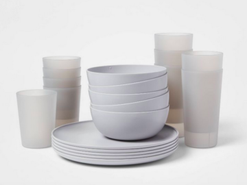 *HOT* Room Essentials 20-Piece Plastic Dinnerware Set only $10!