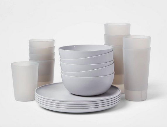 *HOT* Room Essentials 20-Piece Plastic Dinnerware Set only $10!