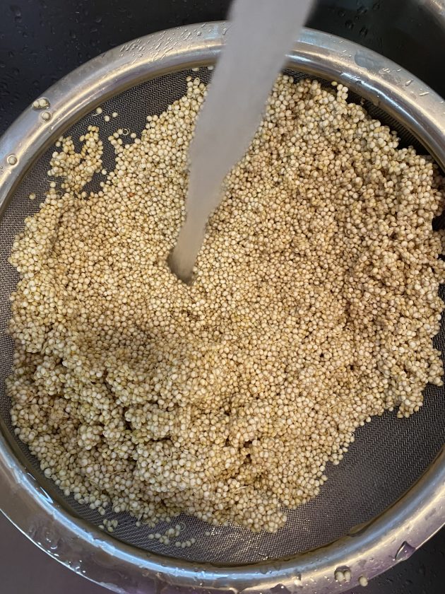 rinsing quinoa