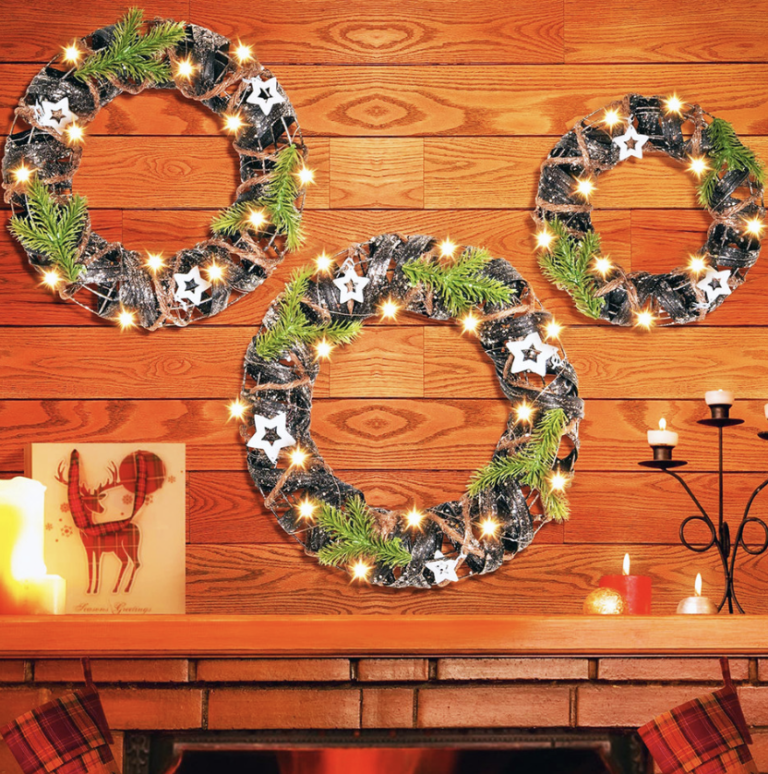 Pre-Lit Christmas Wreaths