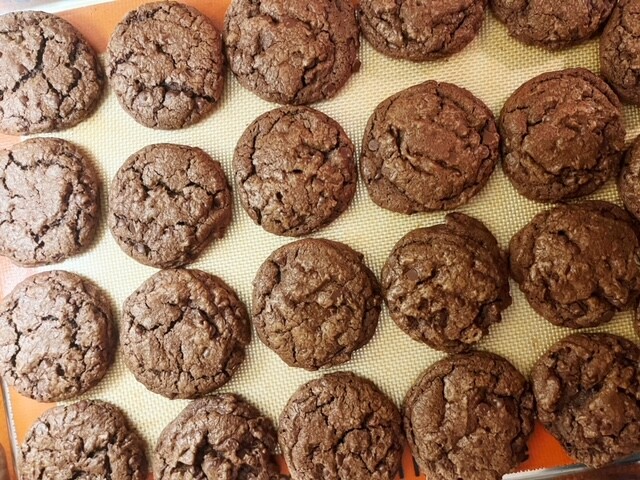 These cookies are for the chocolate lovers! This double chocolate chip cookies recipe combines a chocolate cookie dough and chocolate chips.