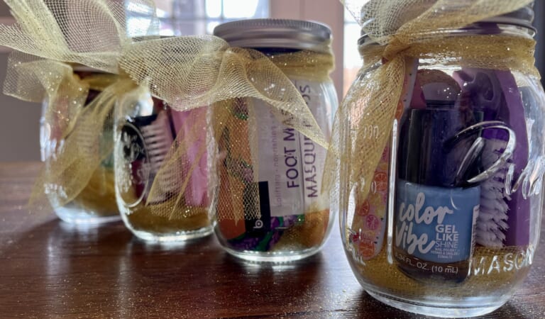 DIY Pedicures In A Jar + Free Printable Gift Tags!