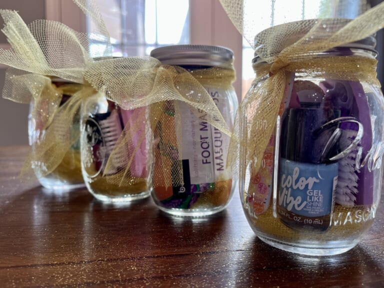 DIY Pedicures In A Jar + Free Printable Gift Tags!